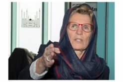 Ontario Premier Kathleen Wynne visits mosque in wake of ‘cowardly act of terror’ in Quebec