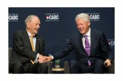 Bill Clinton and Jean Chretien praise NAFTA