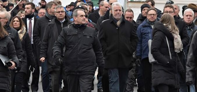 Quebec premier joins protest in support of Davie shipyard workers